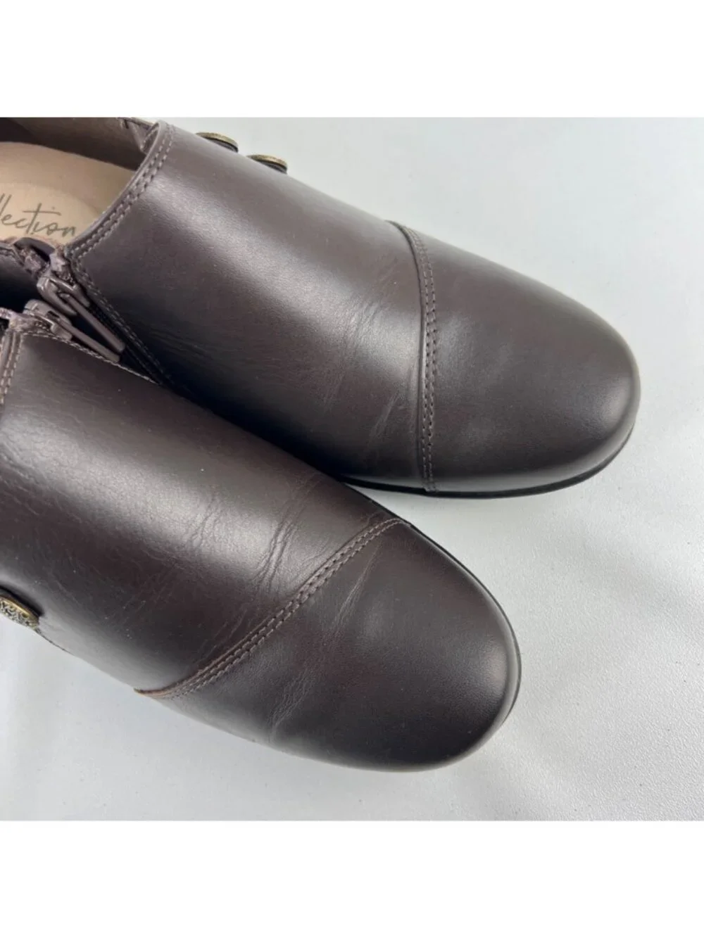 Clarks Womens Emslie Warren Zip Ankle Bootie Button Brown Leather size 8W Wide